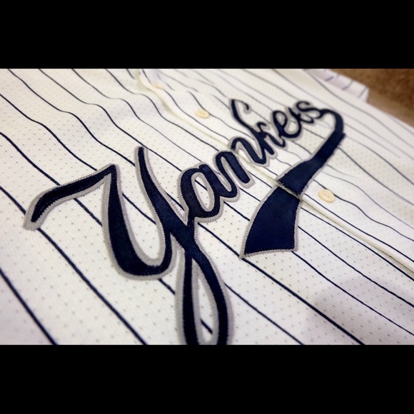 Authentic Majestic Merch Yankees Shirt - Picture 6 of 8